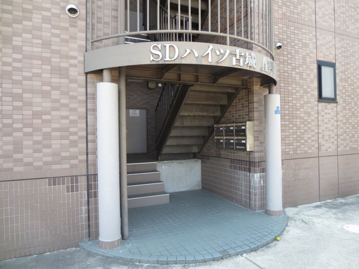 物件外観写真5　(エントランス部分)