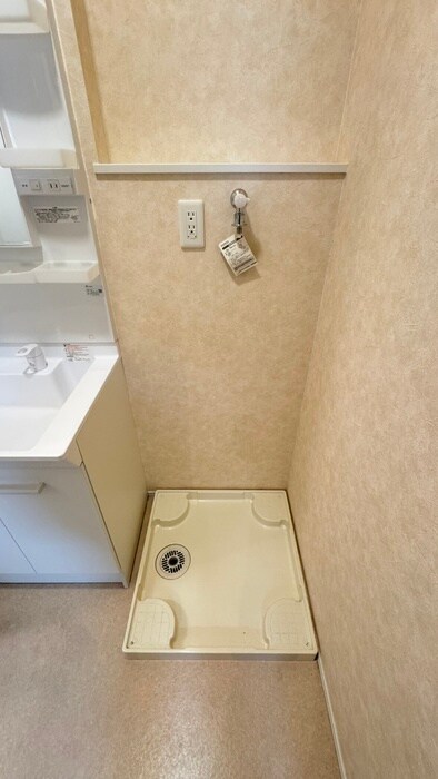 物件内観写真14　(洗濯機置場)