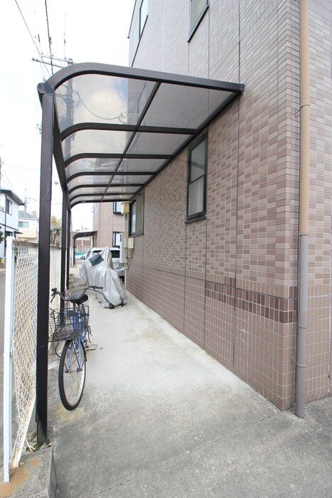 物件外観写真4　(駐輪場)