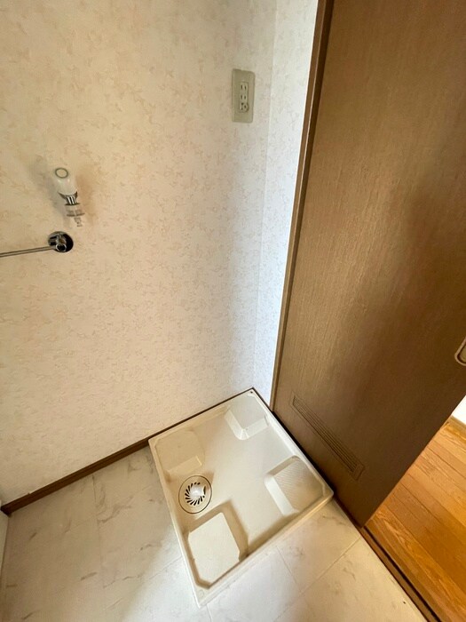 物件内観写真11　(洗濯機置場)