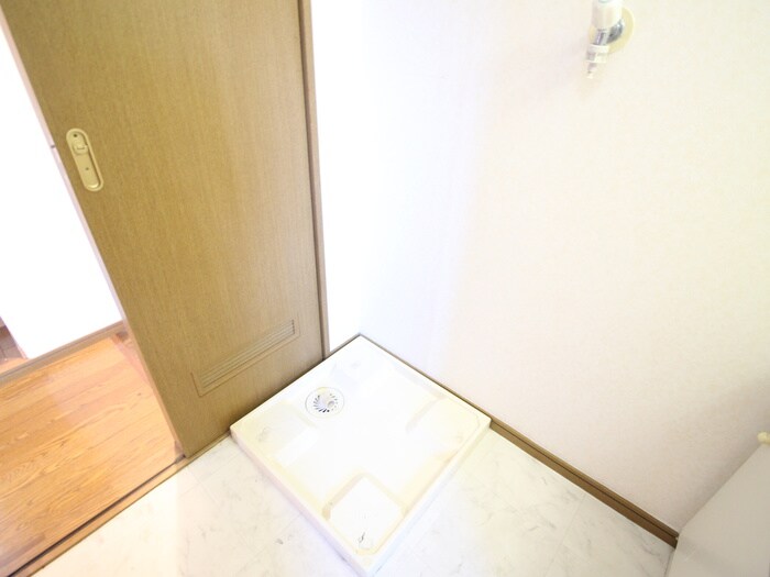 物件内観写真13　(洗濯機置場)