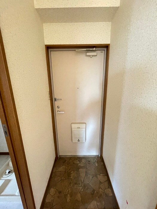 物件内観写真16　(玄関)
