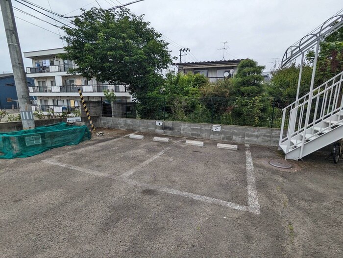 物件外観写真2　(駐車場)