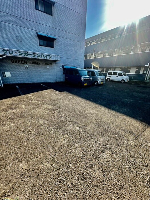 物件外観写真3　(駐車場)