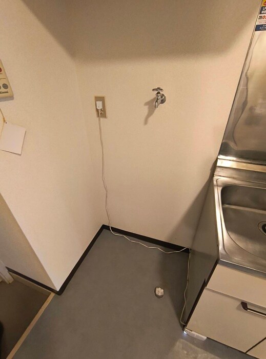 物件内観写真11　(洗濯機置場)