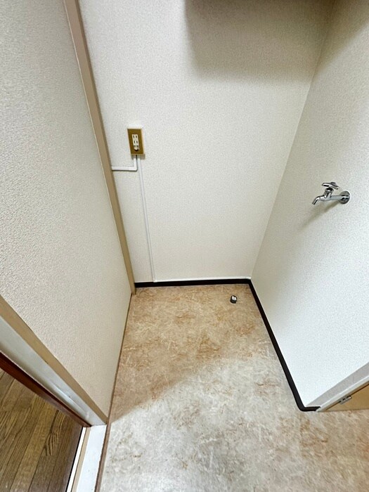 物件内観写真13　(洗濯機置場)