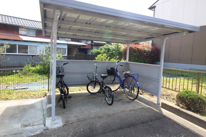 物件外観写真3　(駐輪場)