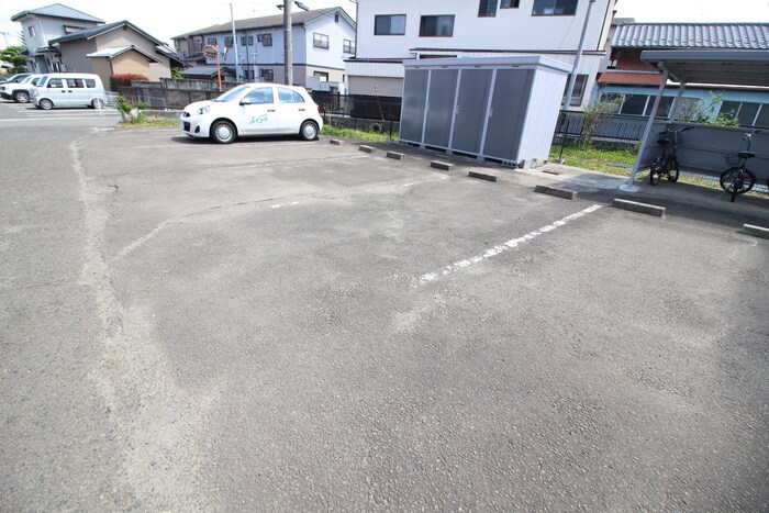 物件外観写真5　(駐車場)