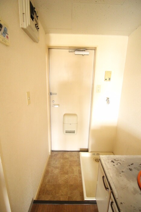 物件内観写真16　(玄関)