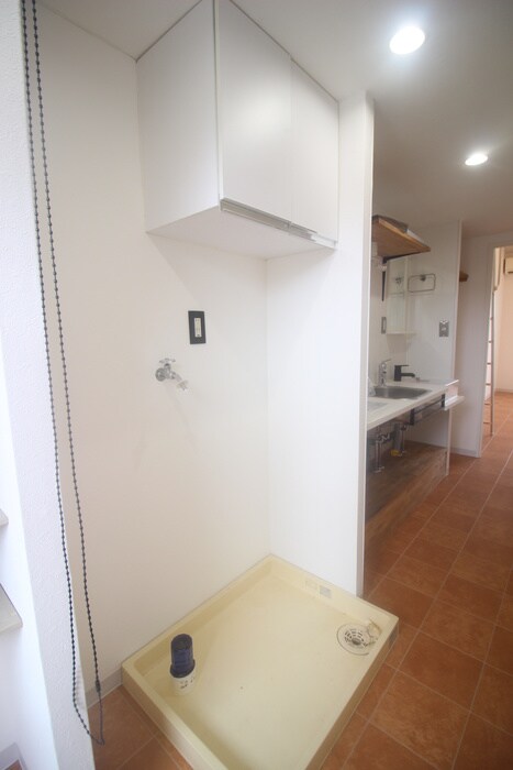 物件内観写真15　(洗濯機置場)