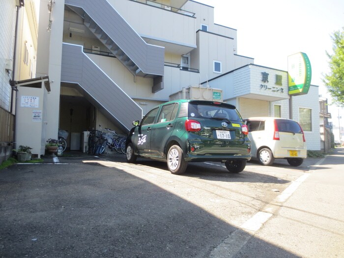 物件外観写真6　(駐車場)