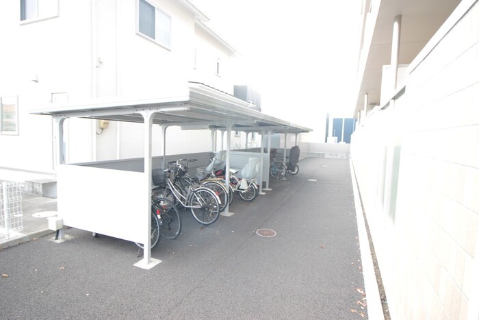 物件外観写真5　(駐輪場)