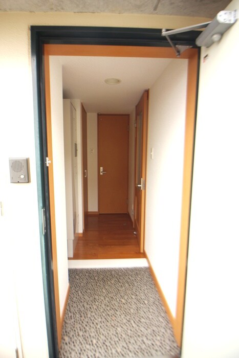 物件内観写真12　(玄関)