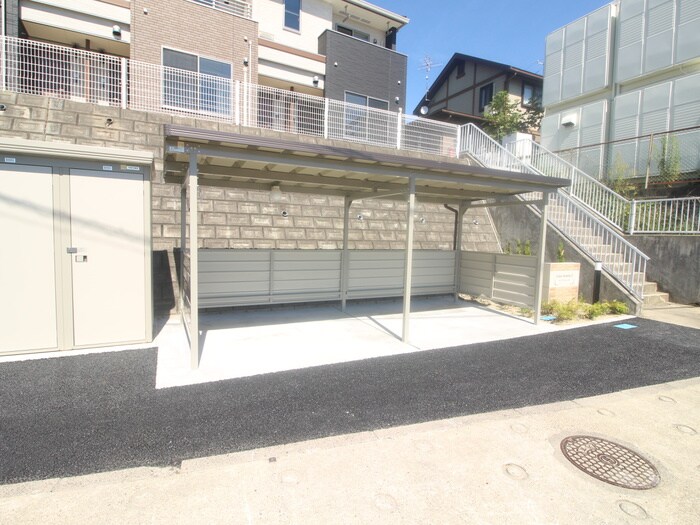 物件外観写真4　(駐輪場)