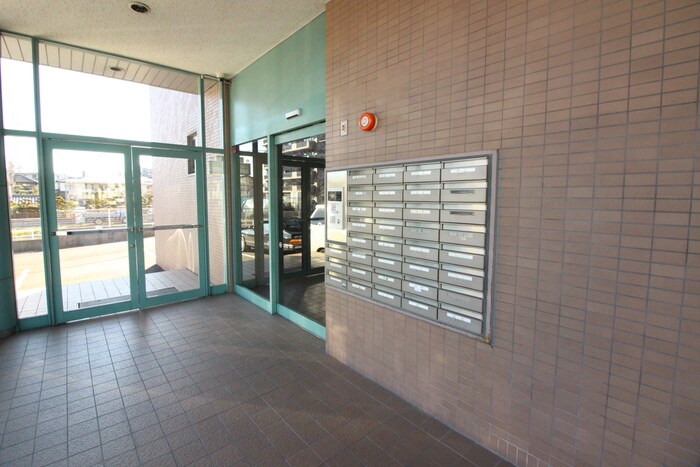 物件外観写真4　(エントランス部分)