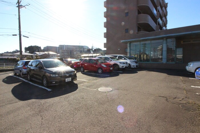 物件外観写真5　(駐車場)