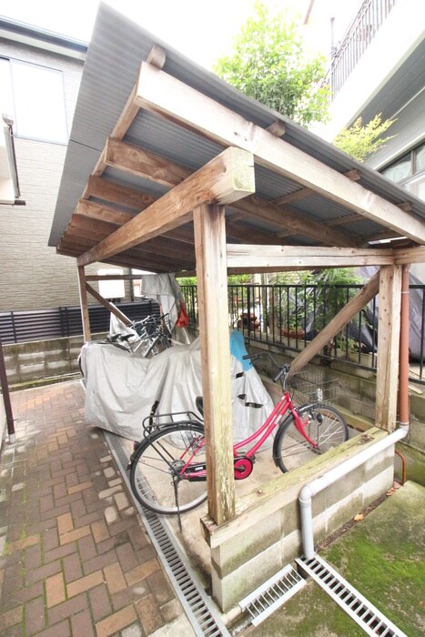 物件外観写真4　(駐輪場)