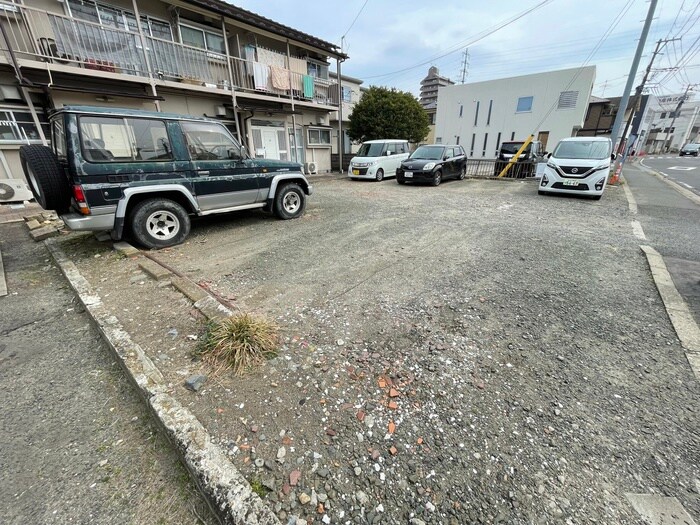 物件外観写真6　(駐車場)