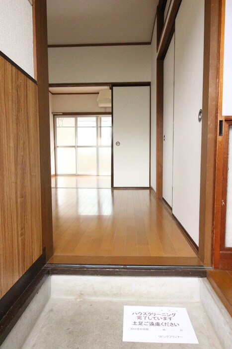 物件内観写真16　(玄関)