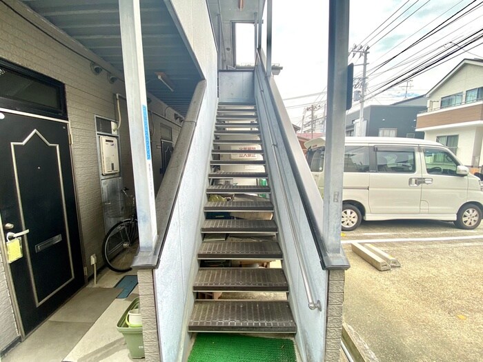 物件外観写真2　(エントランス部分)