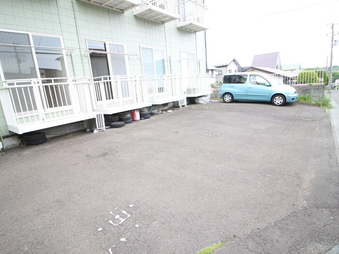 物件外観写真3　(駐車場)