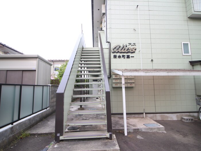 物件外観写真6　(エントランス部分)