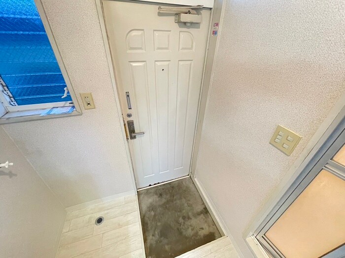 物件内観写真14　(玄関)