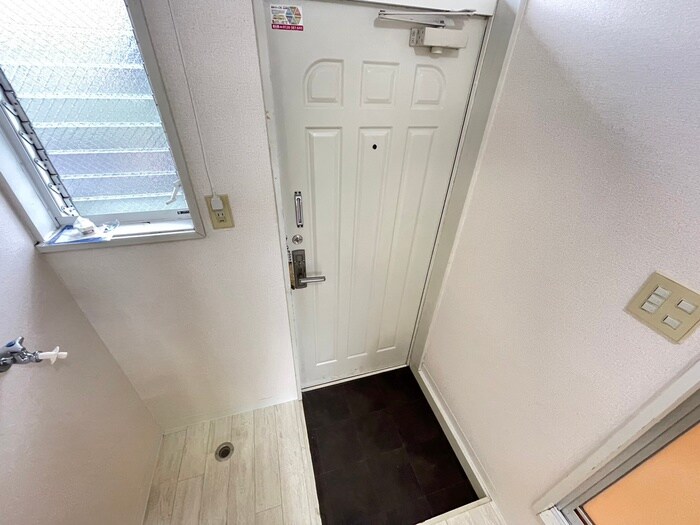 物件内観写真14　(玄関)