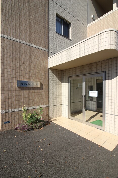 物件外観写真4　(エントランス部分)