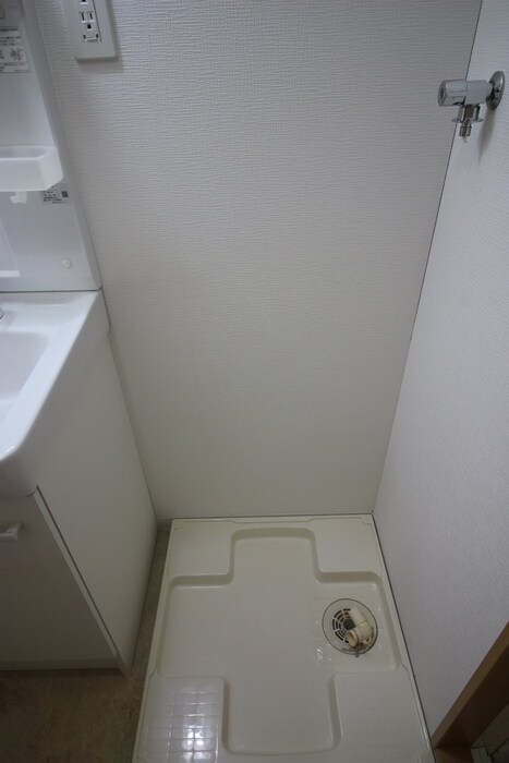 物件内観写真12　(洗濯機置場)