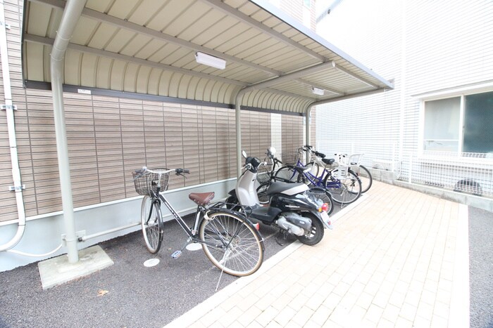 物件外観写真3　(駐輪場)