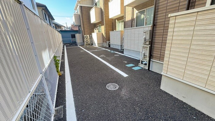 物件外観写真4　(駐車場)