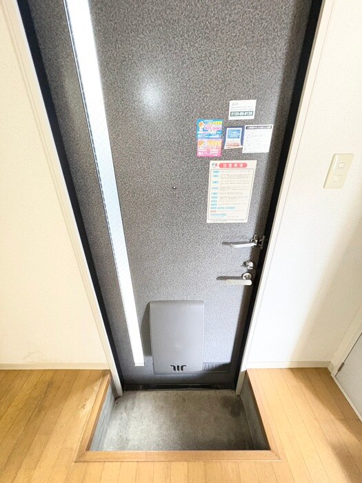 物件内観写真12　(玄関)