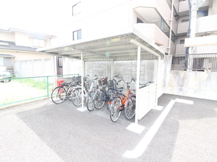 物件外観写真3　(駐輪場)