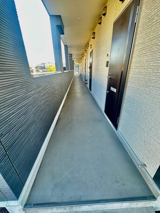 物件外観写真4　(エントランス部分)