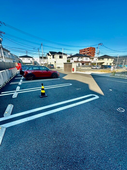 物件外観写真5　(駐車場)