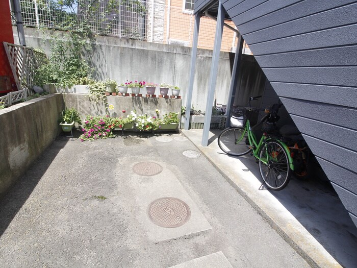 物件外観写真5　(駐輪場)