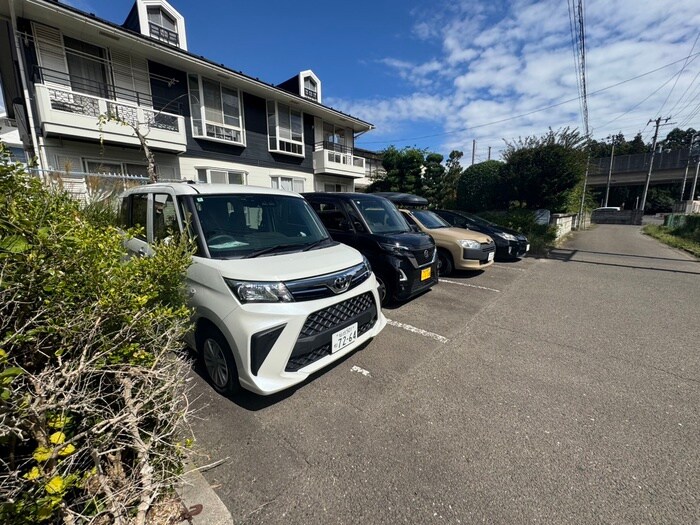 物件外観写真2　(駐車場)