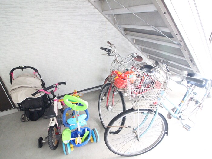 物件外観写真5　(駐輪場)