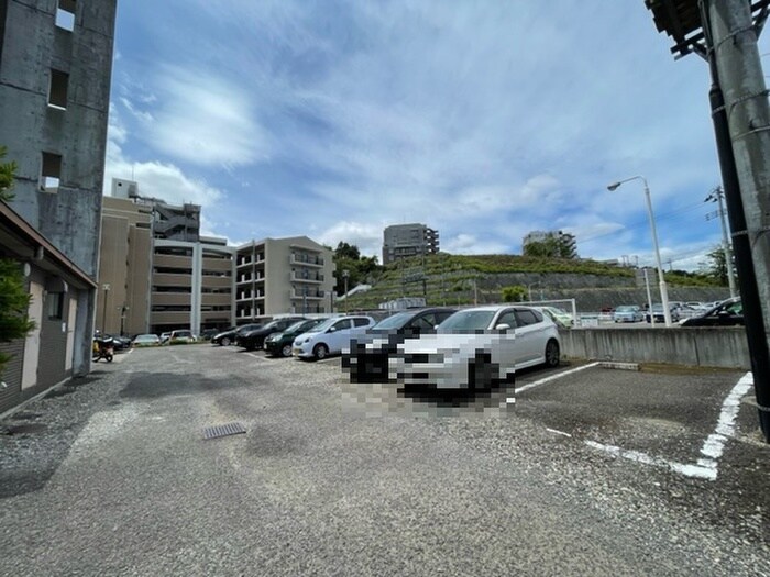 物件外観写真2　(駐車場)