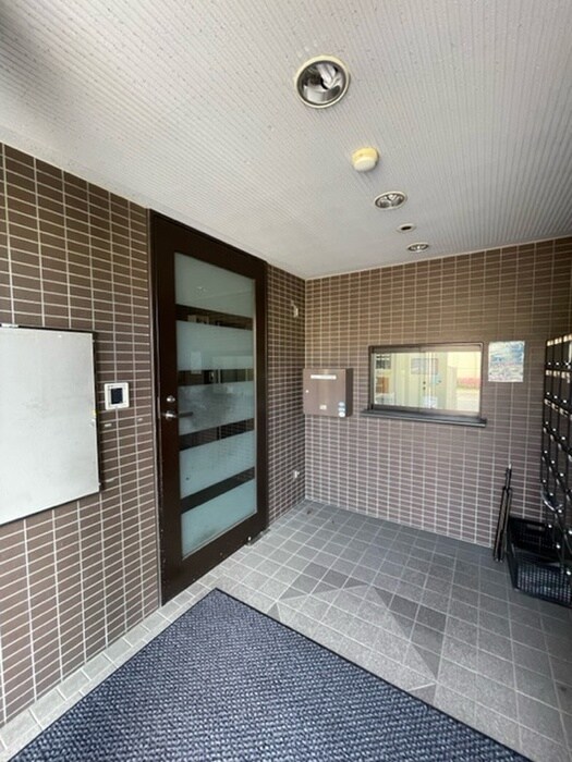 物件外観写真3　(エントランス部分)