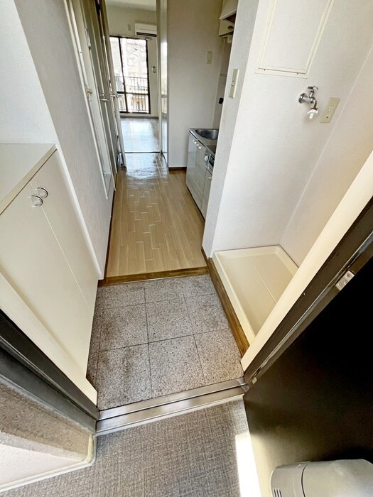 物件内観写真16　(玄関)