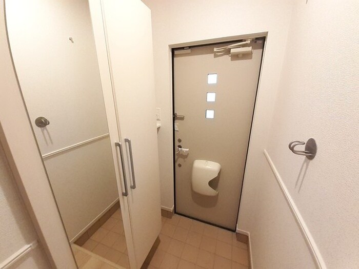 物件内観写真12　(玄関)