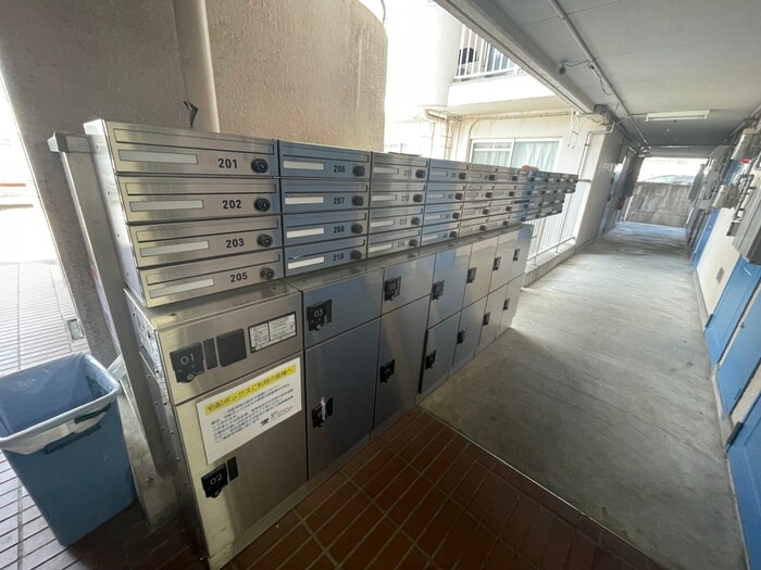 物件外観写真4　(エントランス部分)