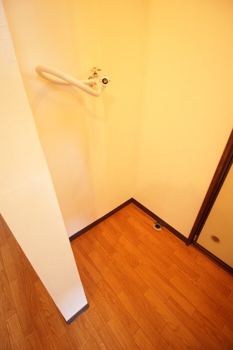 物件内観写真10　(洗濯機置場)