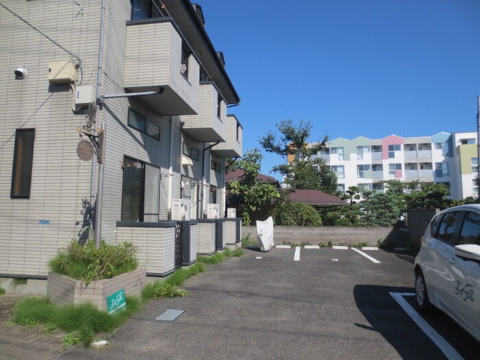 物件外観写真5　(駐車場)