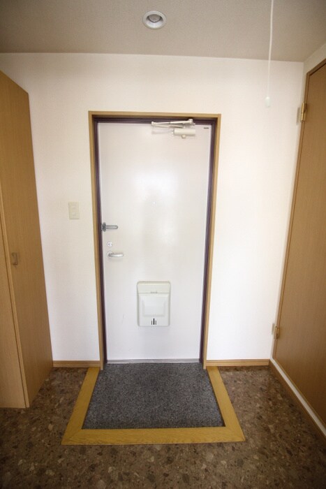 物件内観写真11　(玄関)