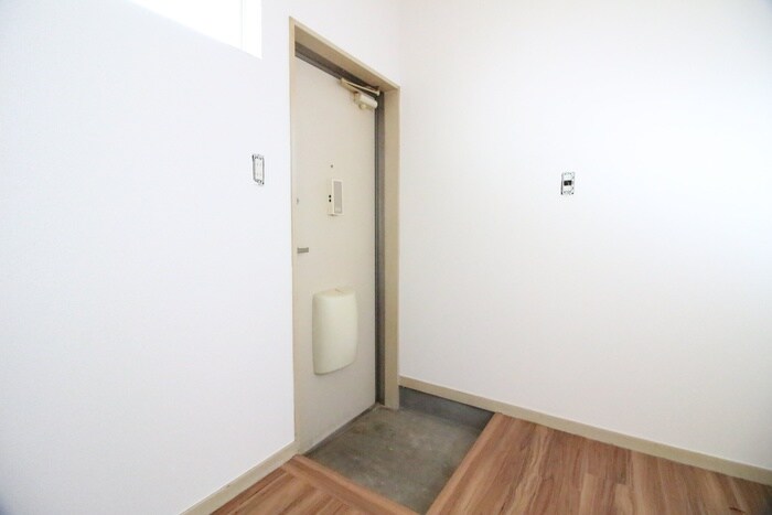 物件内観写真13　(玄関)