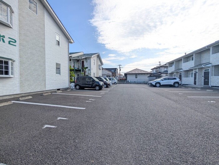 物件外観写真3　(駐車場)