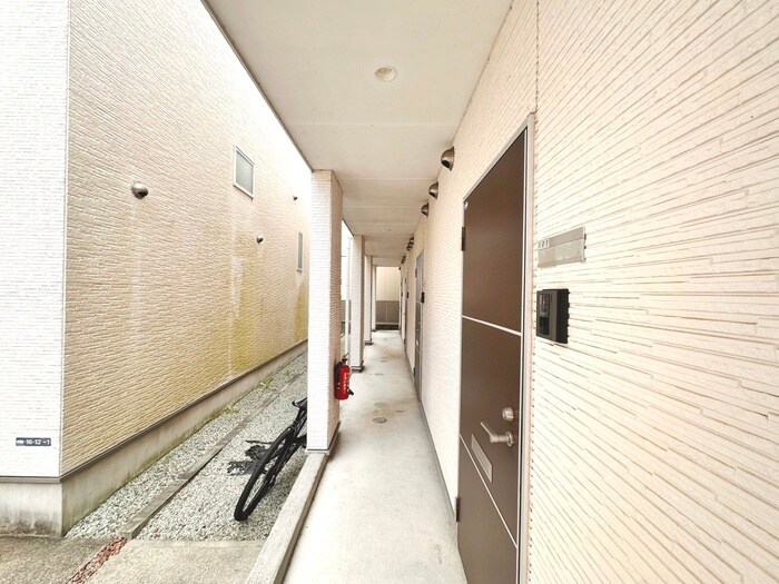 物件外観写真3　(エントランス部分)